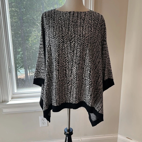 Lululemon Retired Poncho, O/S, Like New - Picture 3 of 9